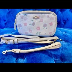Coach Daisy Field Crossbody Clutch